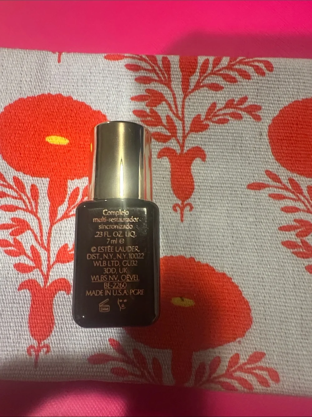Estee Lauder moisturizer and serum set in gold, brown, pink - Picture 6 of 11